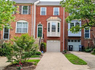2404 Simpkins Farm Dr, Herndon, VA 20171