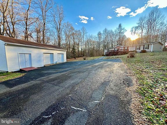 2nd image of 2203 Luttrellville Ln