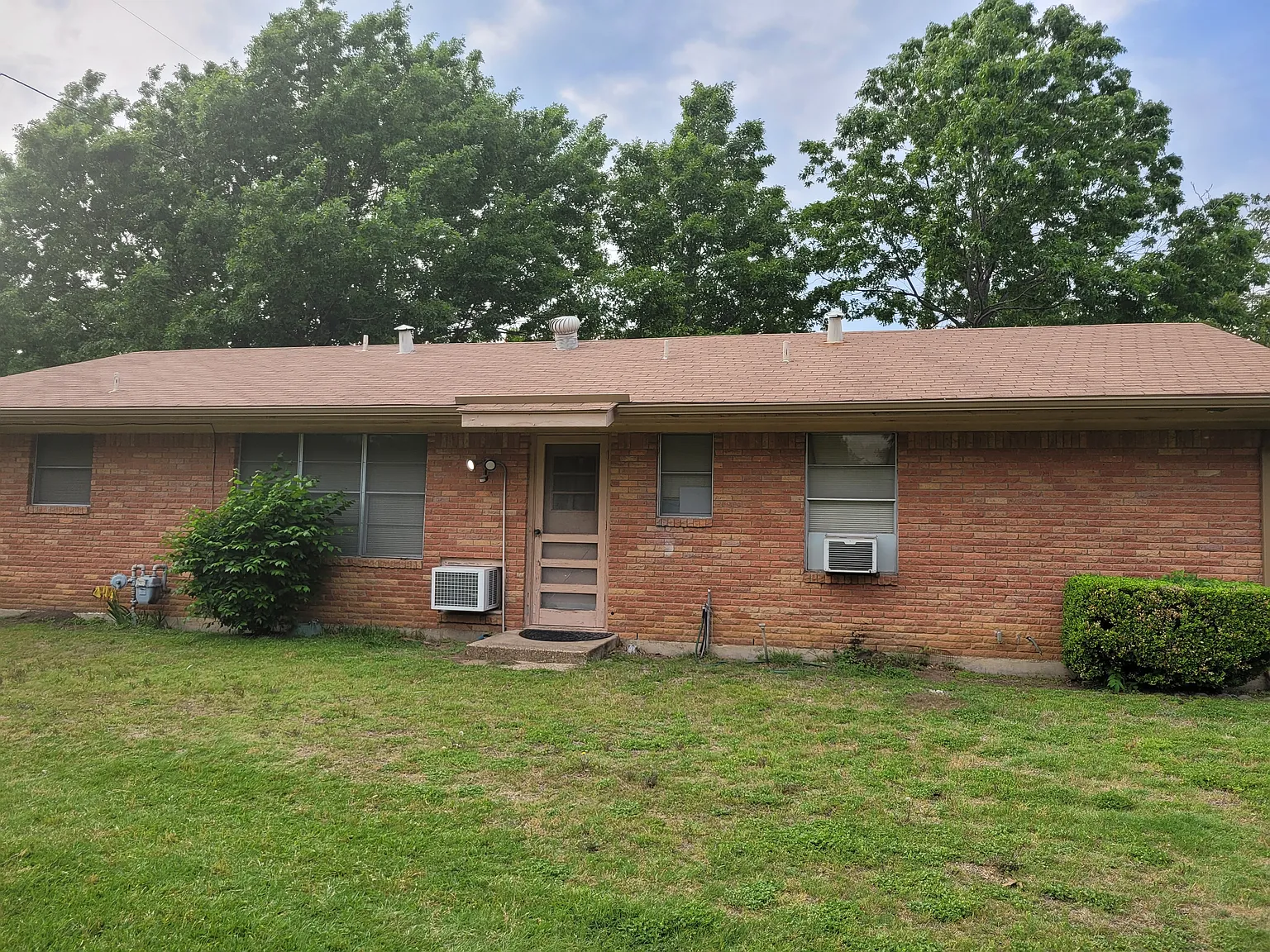 2 bed, 1068 sqft, $1,600 — Photo 3
