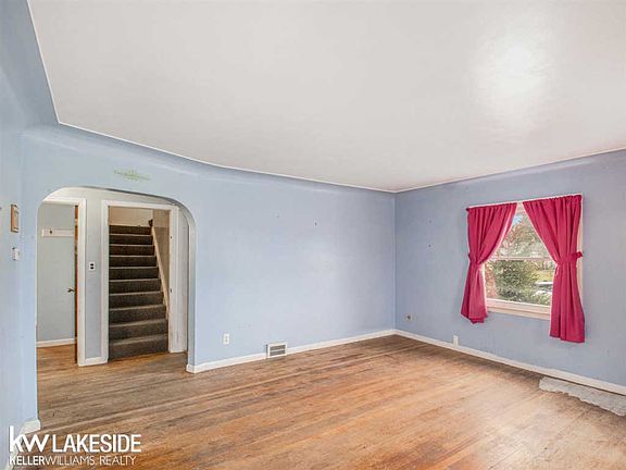 4th image of 17610 Eastland St