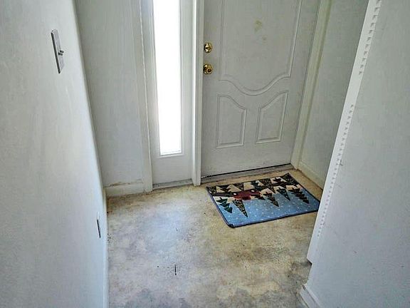 3rd image of 519 Crooked Lake Ln APT C