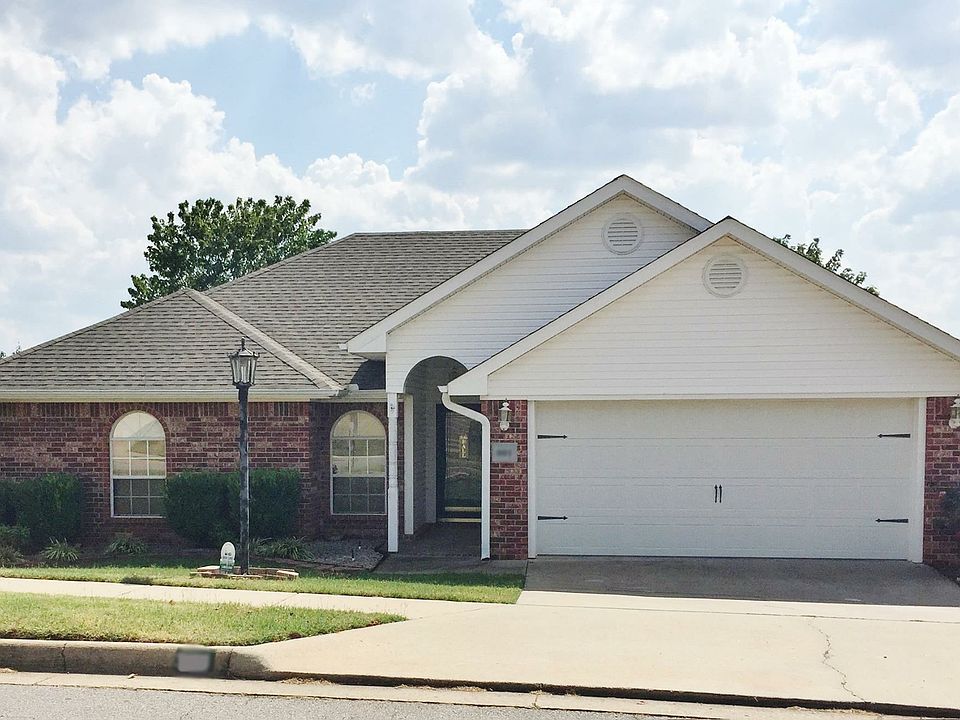 1st image of 301 Northridge Dr