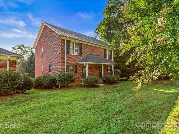 3rd image of 2934 Forest Park Dr