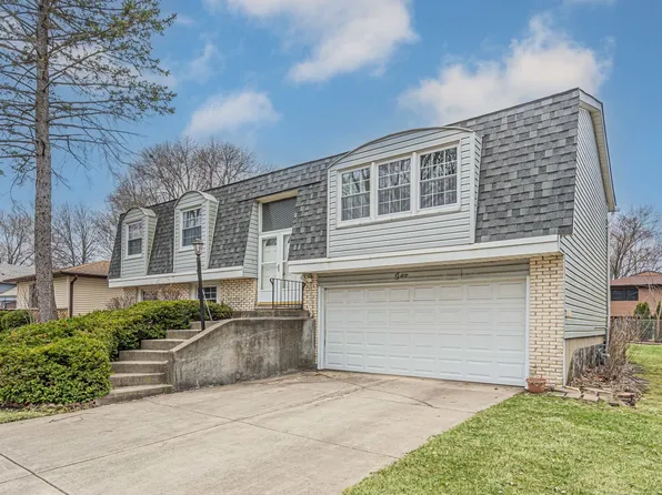 2 Cambridge Ct, Buffalo Grove, IL 60089