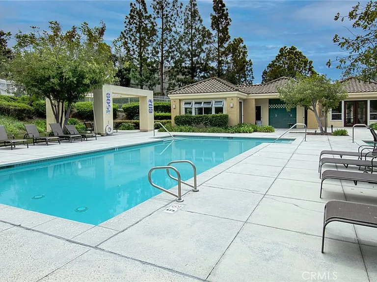 19646 Orviento Dr — Photo 15