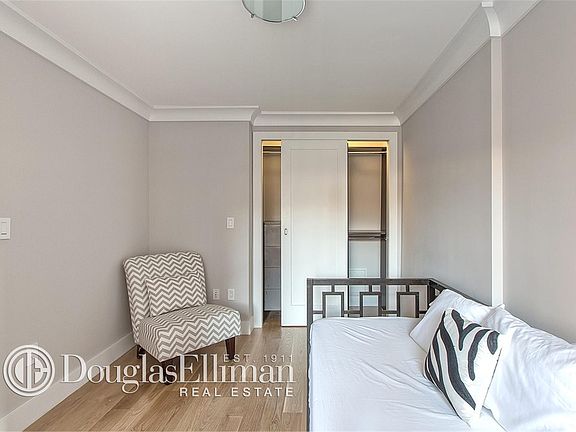 3rd image of 50 W 97th St APT 6M