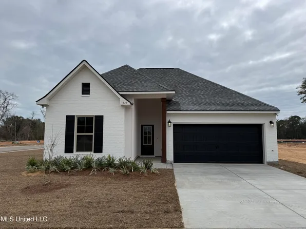 1373 Redfish Dr, Gulfport, MS 39507