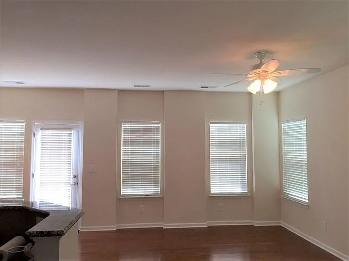 3 bed, 2.5 bath, 1500 sqft, $2,250 — Photo 4