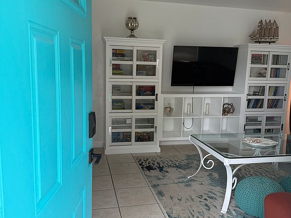 3rd image of 207 S Evergreen Ave #207