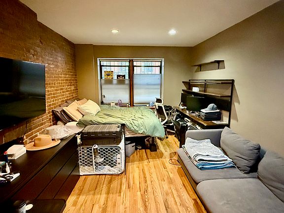2nd image of 155 W 85th St APT 1A