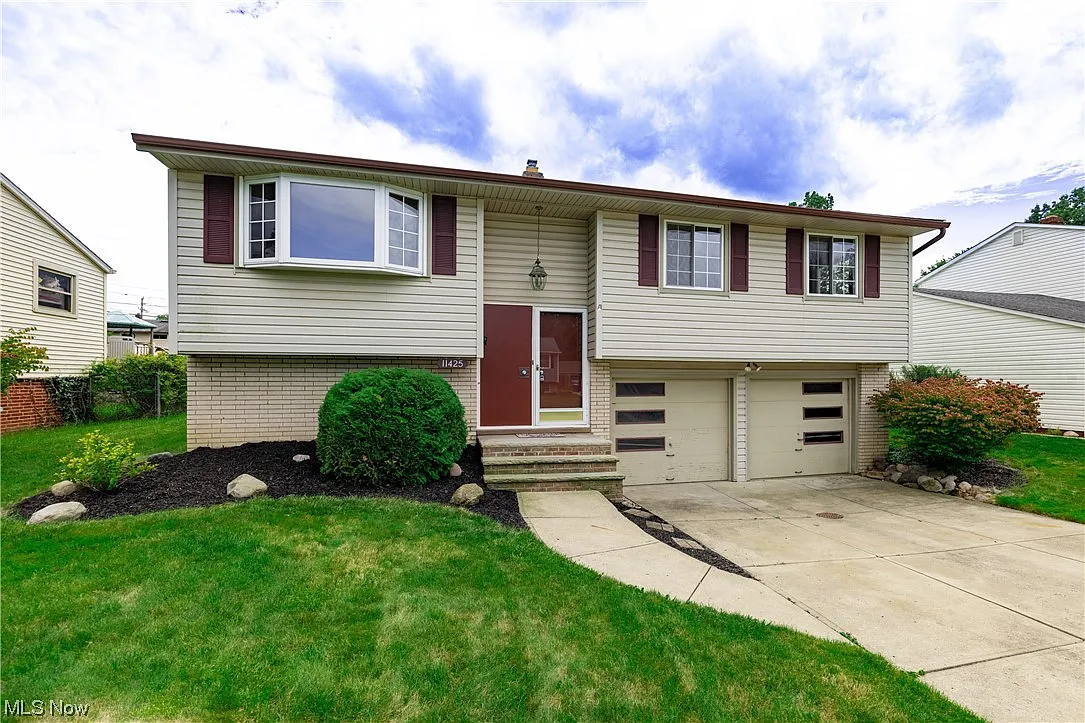 11425 Johnson Dr photo 1