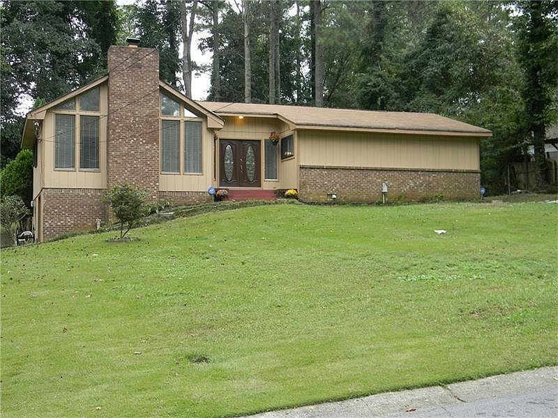 1st image of 1952 N Oak Dr