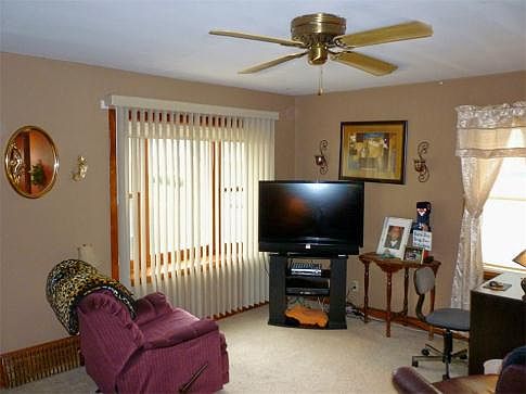 Ceiling fan & Bay Window