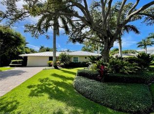330 Putter Point Dr, Naples, FL 34103