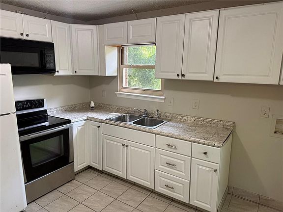 5th image of 429 Jenkins Rd