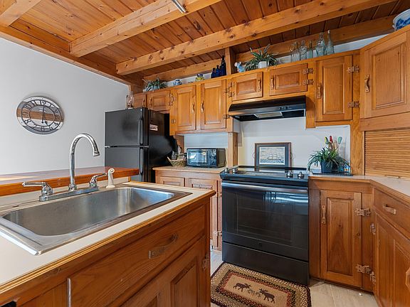 5th image of 6 Abenaki Road