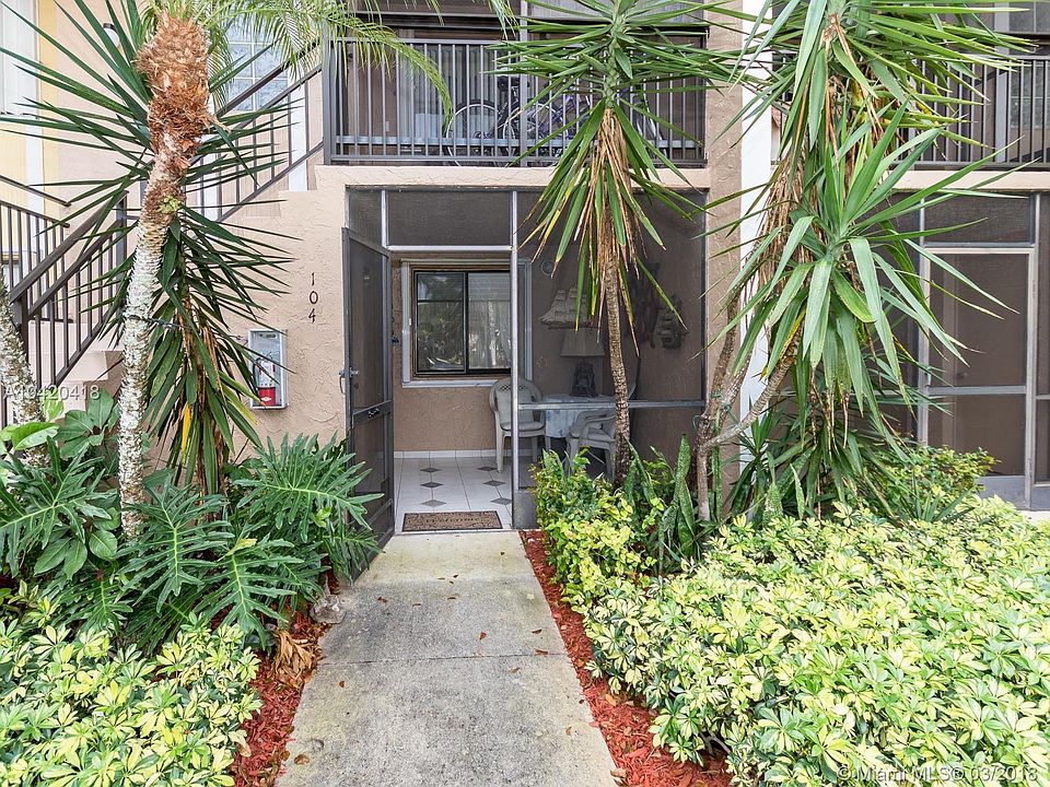 1st image of 439 Lakeview Dr APT 104
