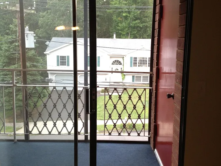 Hilltop Terrace Apartments — Photo 24
