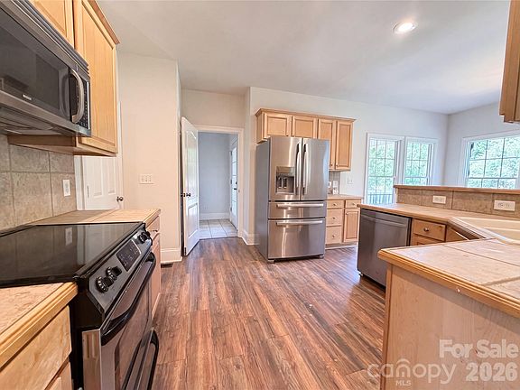 4th image of 4990 Sagittarius Cir