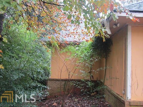 3rd image of 1669 Drakes Dr