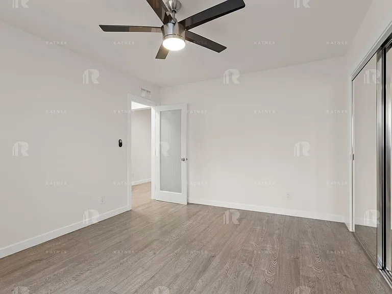 (AR/GA/YO:B) 7259 Willoughby Avenue — Photo 9