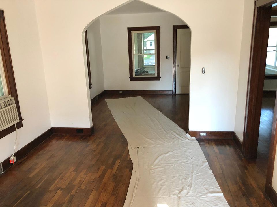 Dining rm & living rm