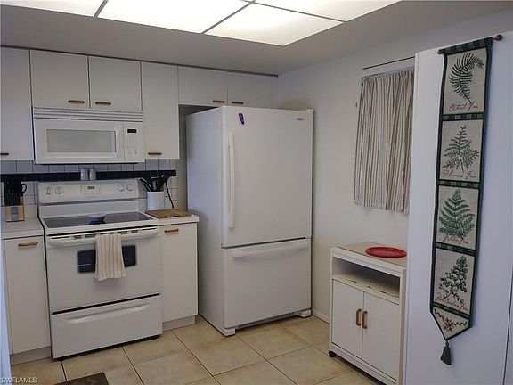 2nd image of 16100 Bay Pointe Blvd #104