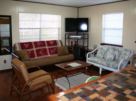3rd image of 115 E Kingfish St