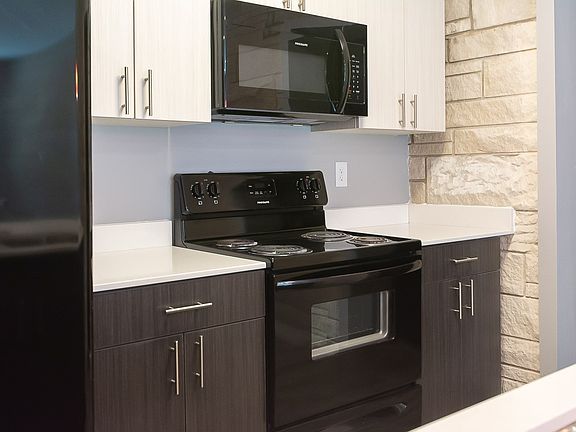 4th image of 200 S Washington St #303
