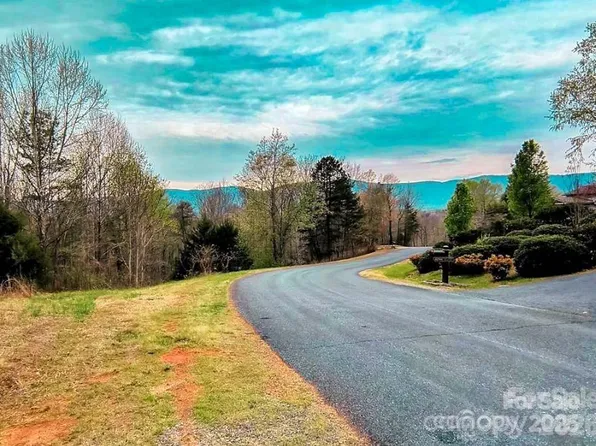 28 Lake Adger Pkwy, Mill Spring, NC 28756