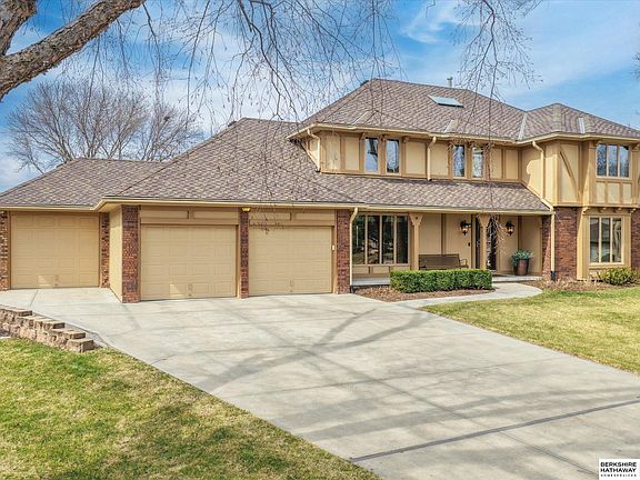 2nd image of 16566 Valley Cir