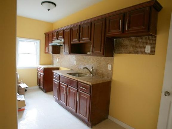 3rd image of 2412 Pacific St #2