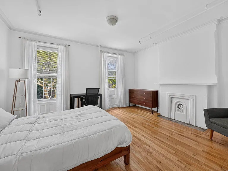 671 Monroe St #2 — Photo 2