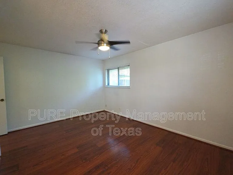 3000 Lakeside Dr — Photo 29