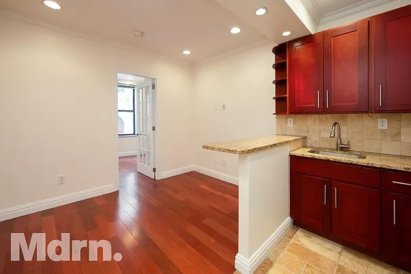 Rented by Mdrn Residential | media 2