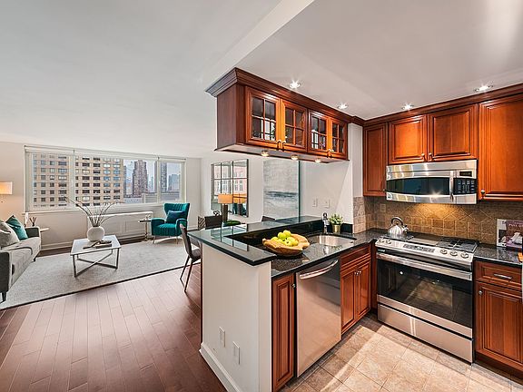 4th image of 45 W 67th St APT 26C