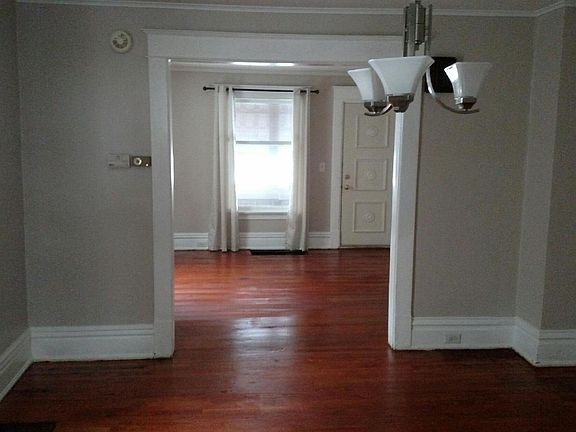 4th image of 466 Emerald Ave NE