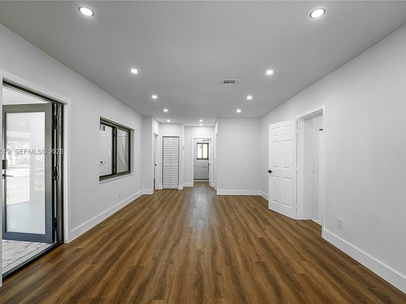 4th image of 220 NW 144th St