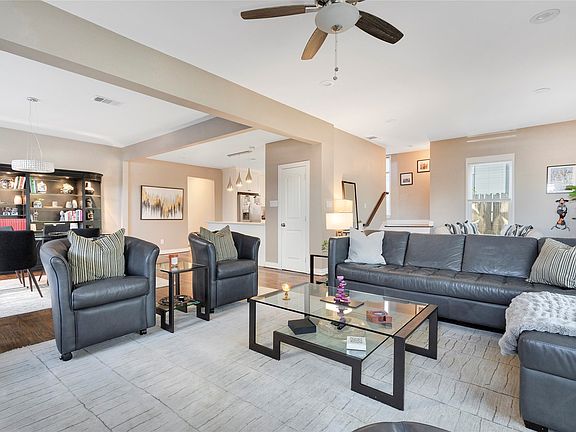 5th image of 828 Elsbeth St