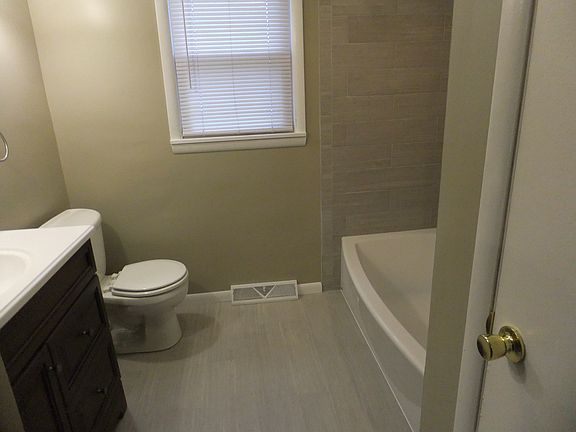 2nd image of 3231 Englewood Dr