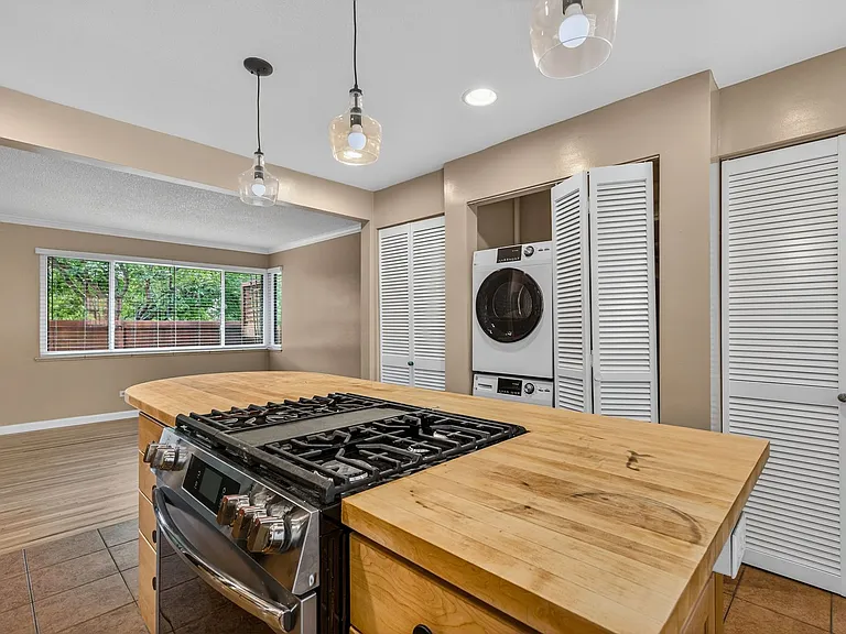 540 Detroit St — Photo 15