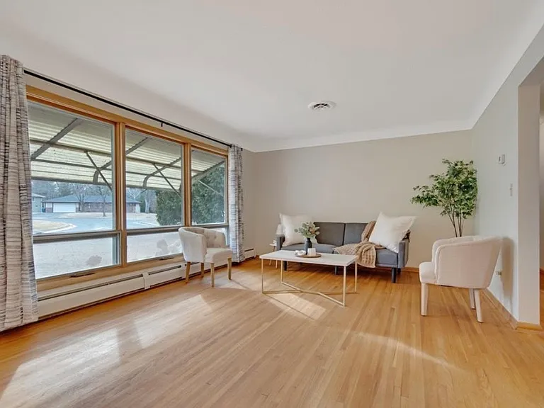 6430 Hampshire Pl N — Photo 3