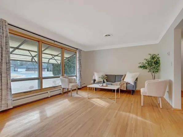 6430 Hampshire Pl, Golden Valley, MN 55427