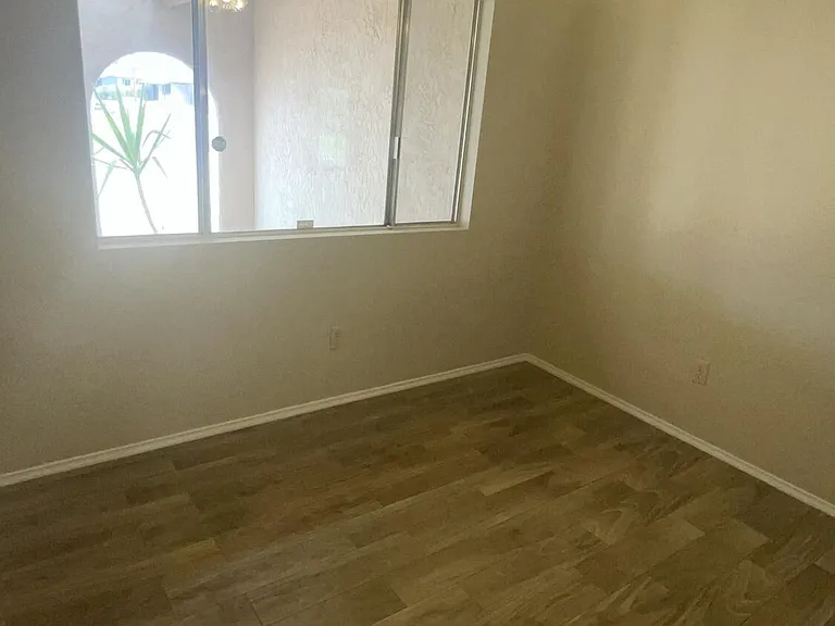 3468 E Hearn Rd — Photo 5