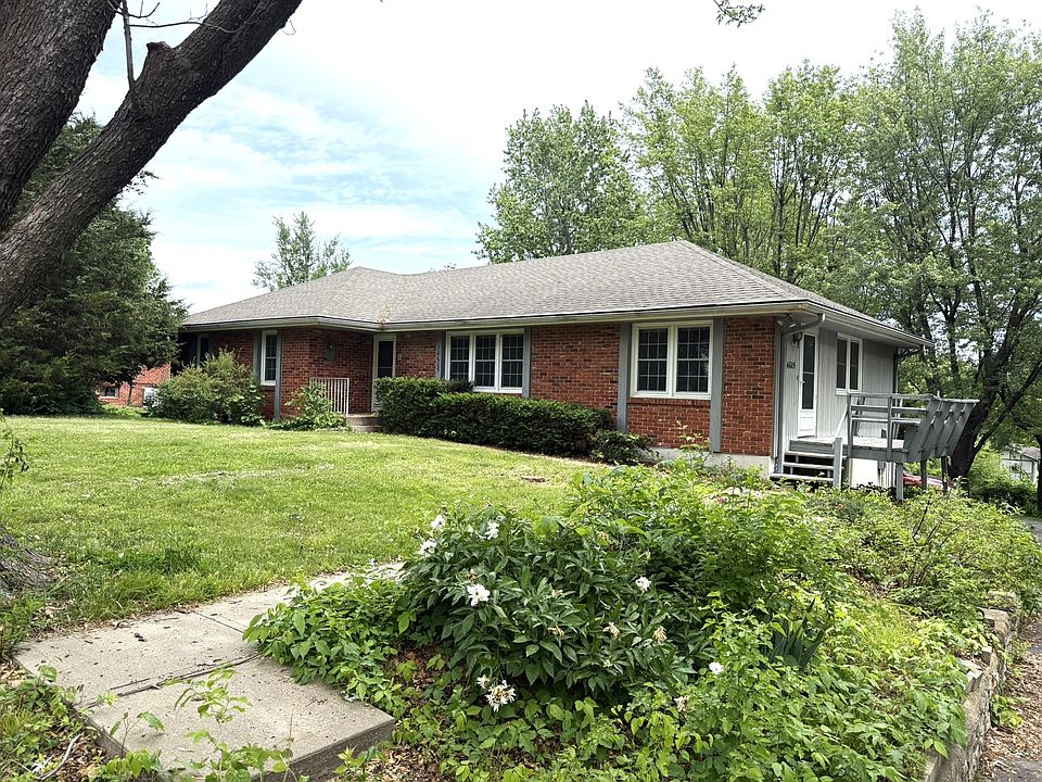Beautiful renovated home in quiet neighborhood