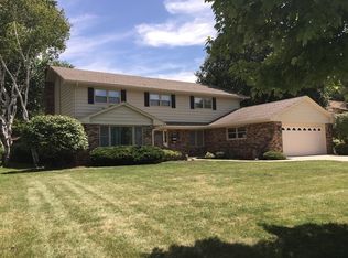 230 N Kingsway Dr, Aurora, IL 60506