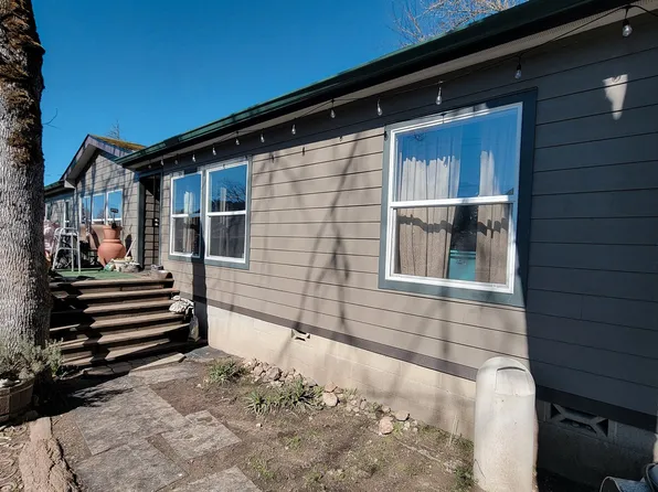 514 Eakin Rd, Azalea, OR 97410