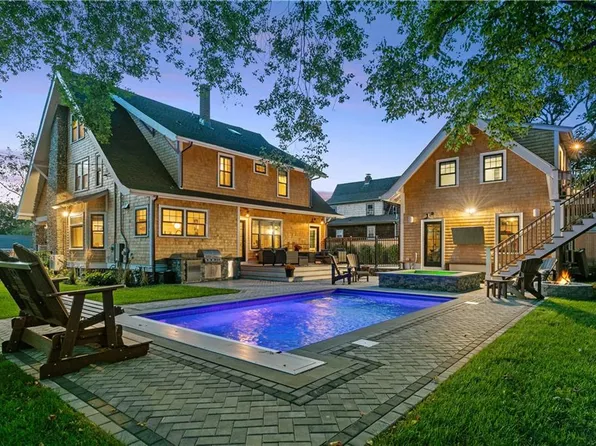 14 Kay Blvd, Middletown, RI 02842
