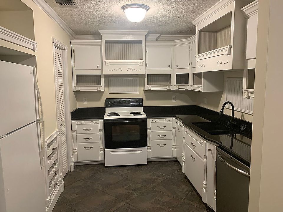 2nd image of 3019 Live Oak Ln SW