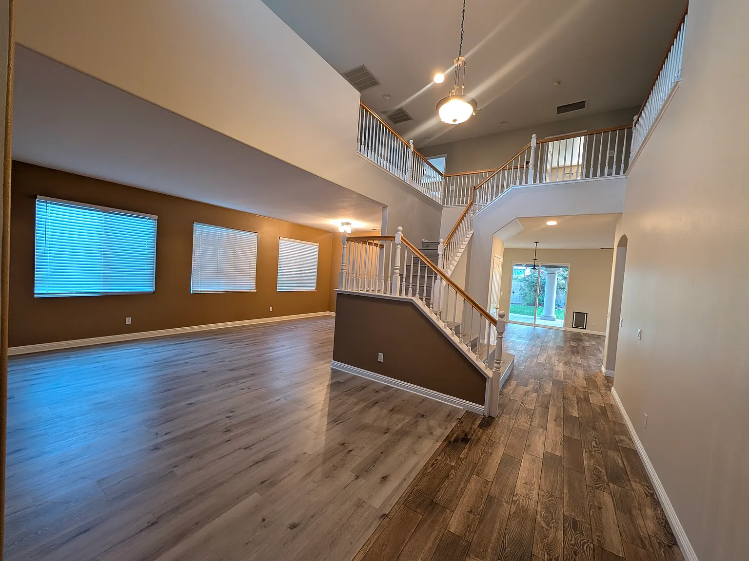 5 bed, 4.5 bath, 3354 sqft, $3,849 — Photo 4